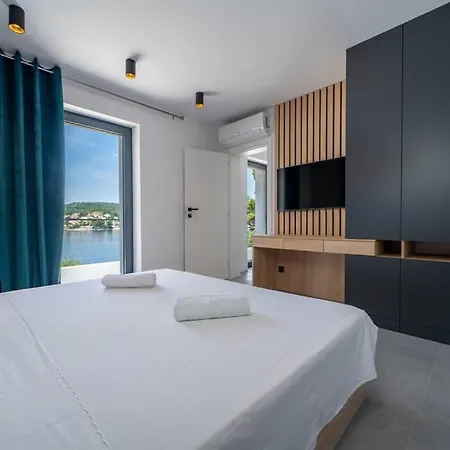 Vila Cosmic, Heated Pool And Free Breakfast *
