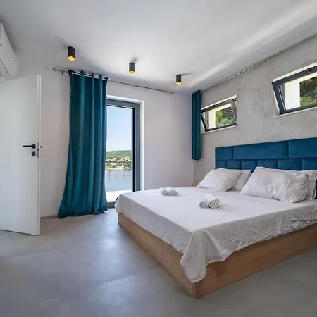 Vila Cosmic, Heated Pool And Free Breakfast