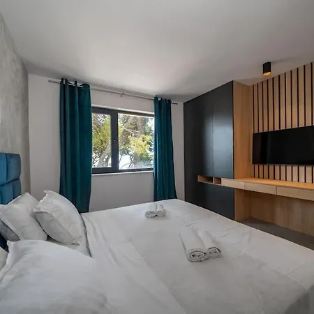 Cosmic, Heated Pool And Free Breakfast Vila *