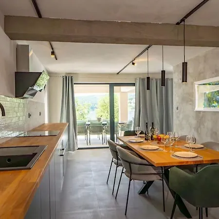 Vila Cosmic, Heated Pool And Free Breakfast