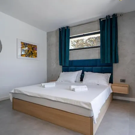 Vila Cosmic, Heated Pool And Free Breakfast *
