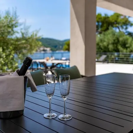 Villa Cosmic, Heated Pool And Free Breakfast *