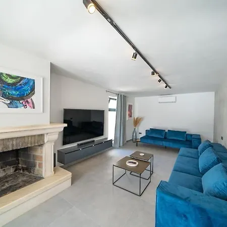 Villa Cosmic, Heated Pool And Free Breakfast